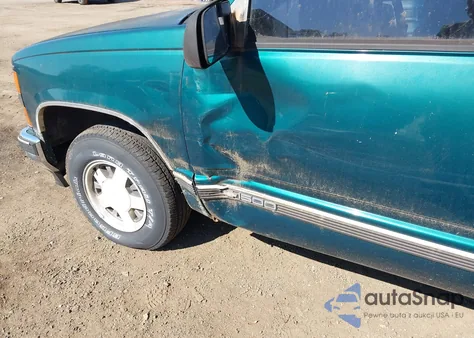 1998 Chevrolet C1500 Fleetside из США, поврежденный, VIN 1GCEC19M4WE155543